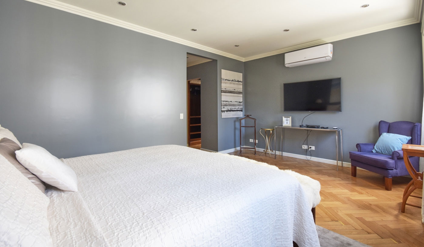 Splendid Three Bedroom Apartment in Classy Recoleta