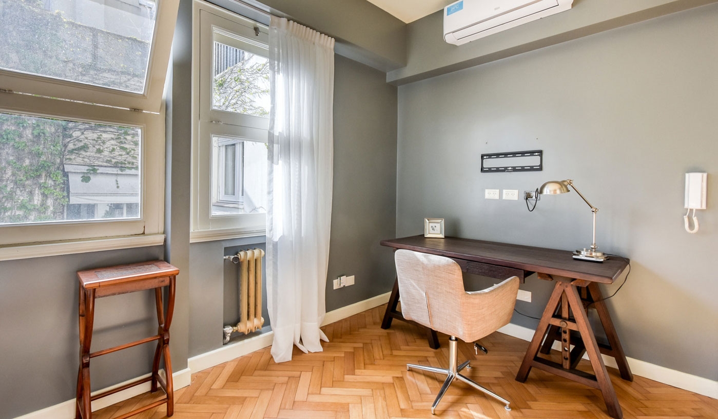 Splendid Three Bedroom Apartment in Classy Recoleta