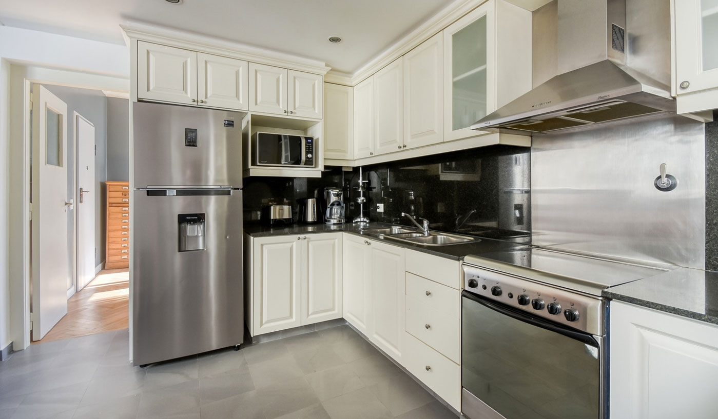 Splendid Three Bedroom Apartment in Classy Recoleta