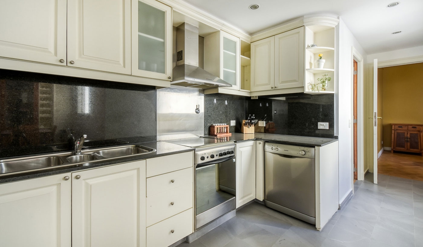 Splendid Three Bedroom Apartment in Classy Recoleta