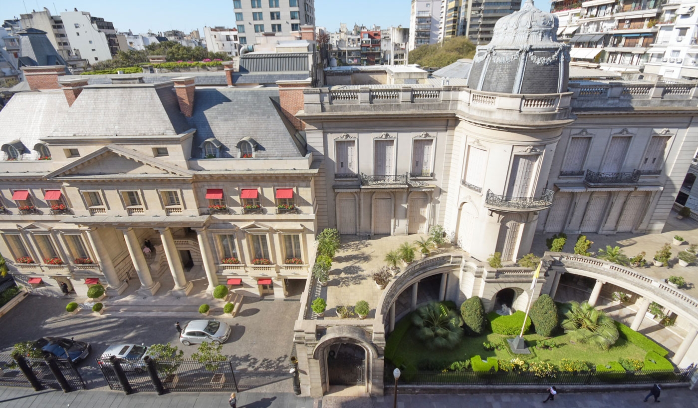 Splendid Three Bedroom Apartment in Classy Recoleta