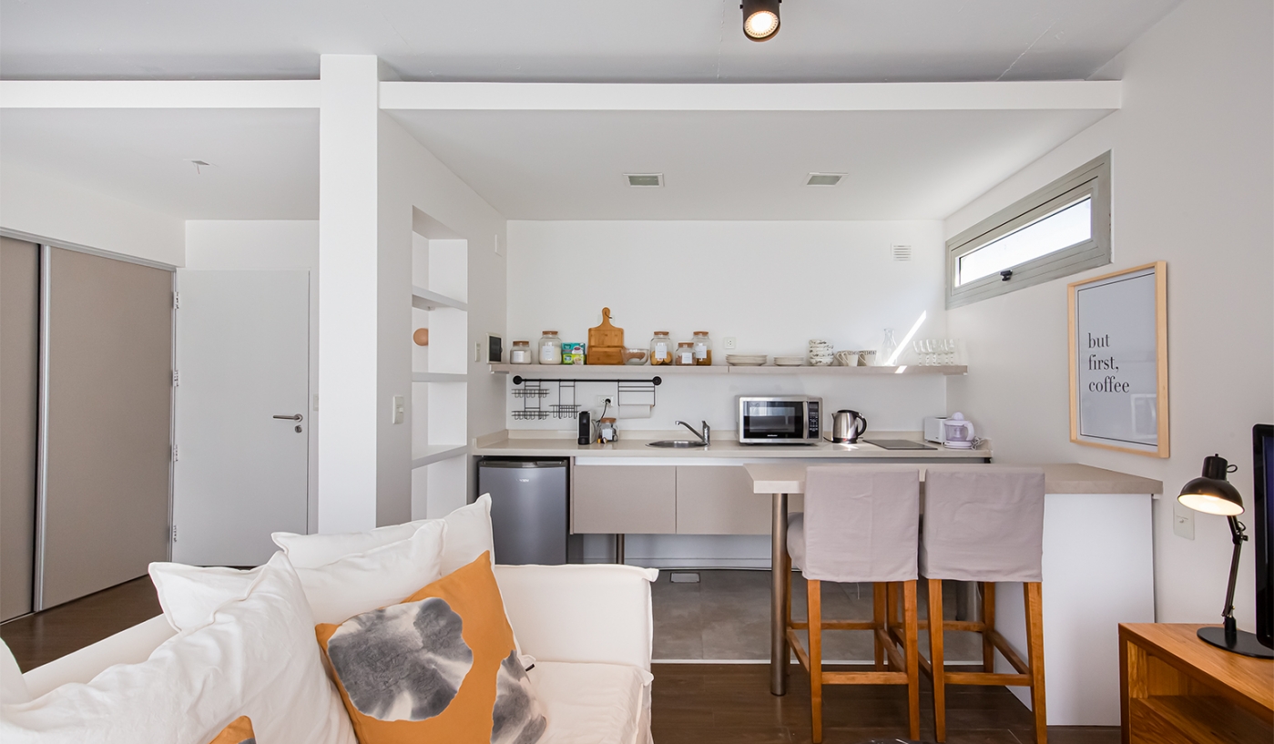 Recently Renovated One Bedroom Apartment with Rooftop Pool