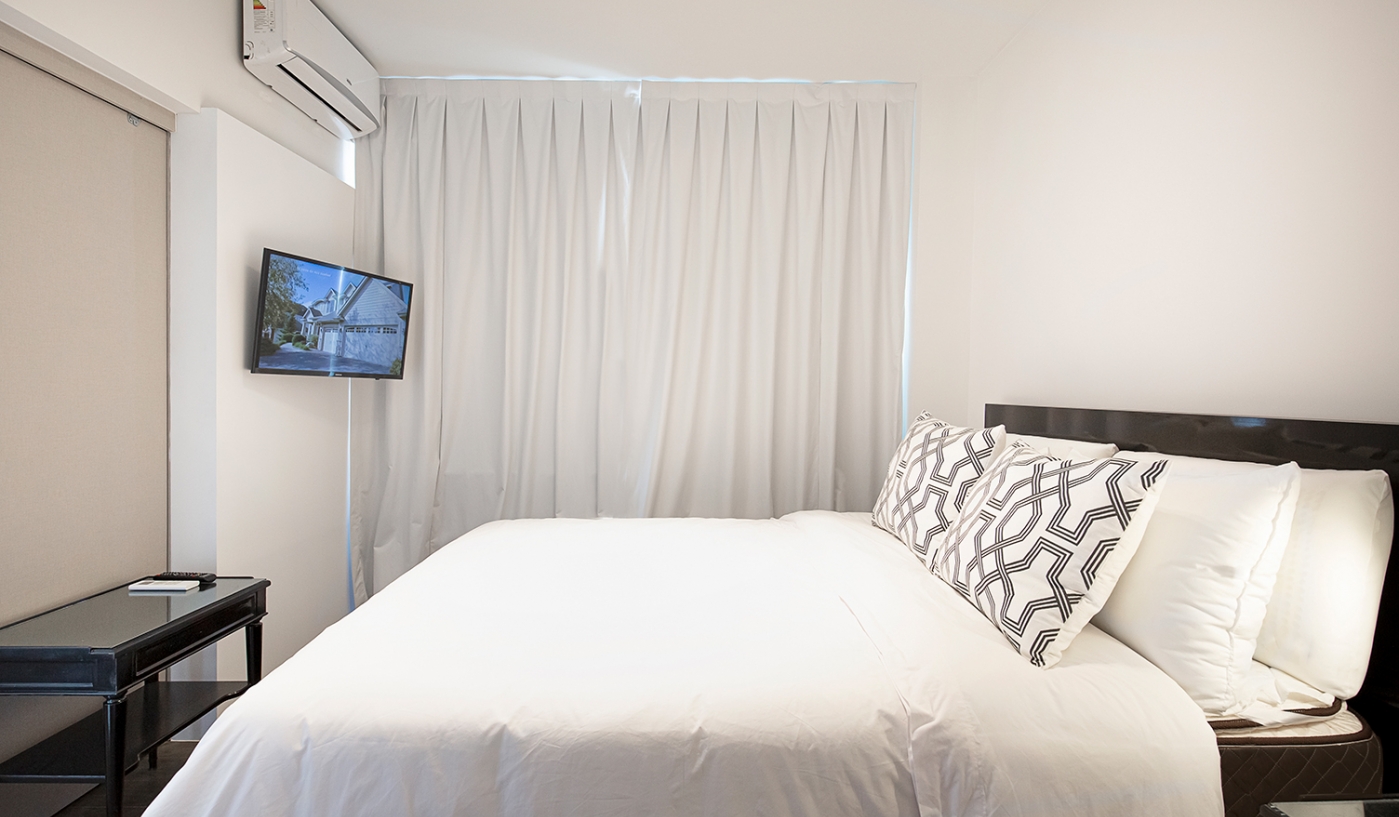 Recently Renovated One Bedroom Apartment with Rooftop Pool