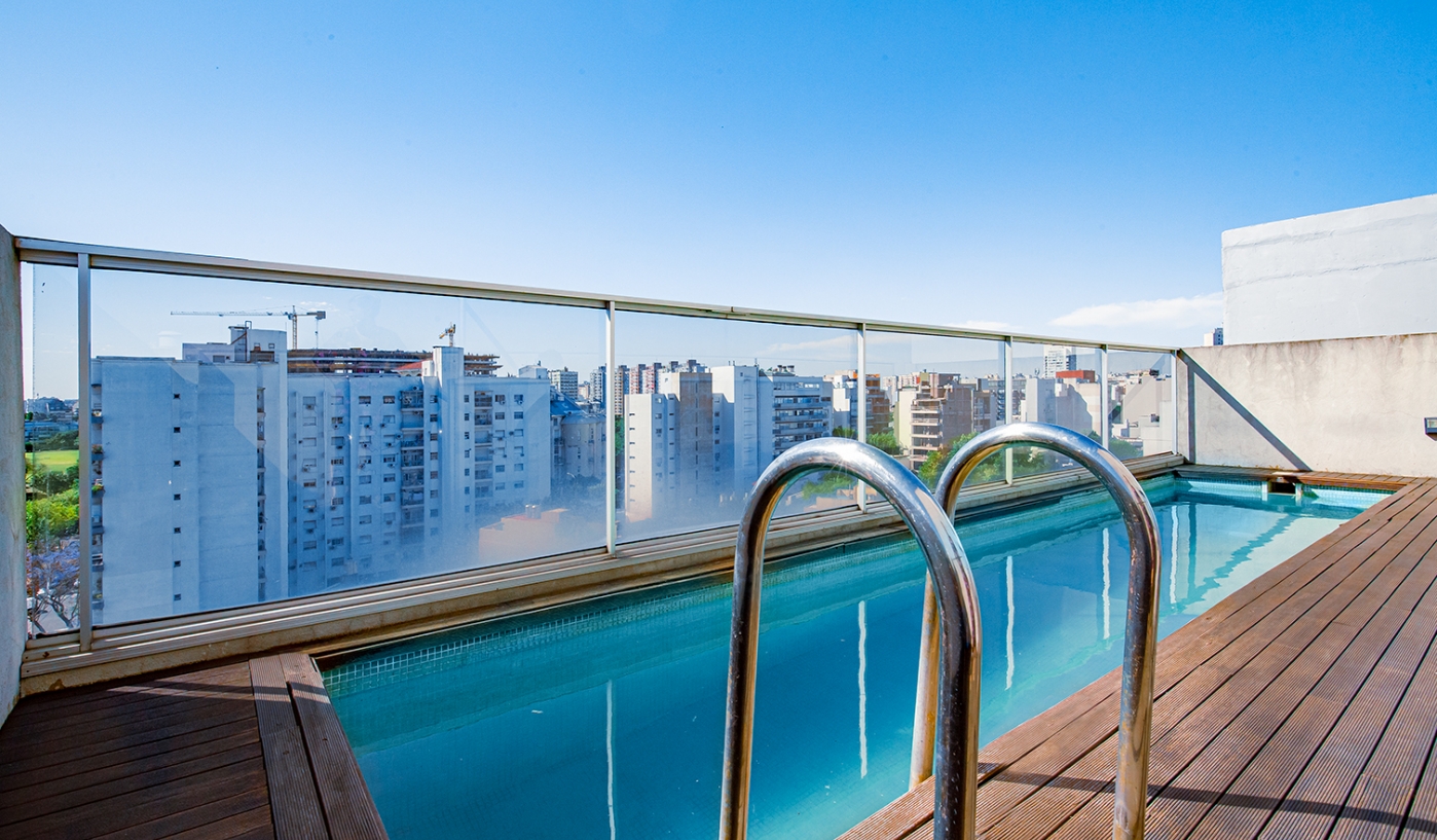Recently Renovated One Bedroom Apartment with Rooftop Pool