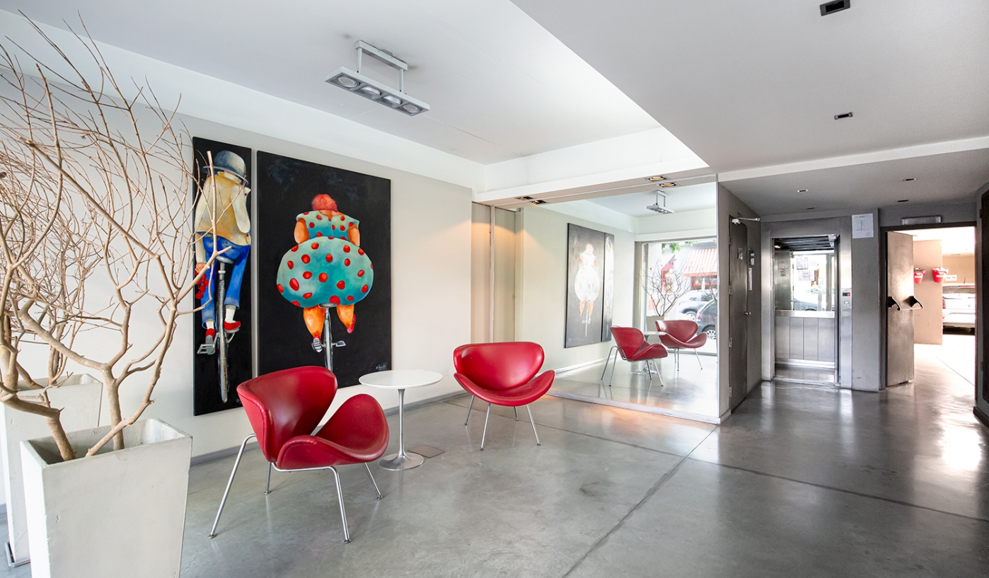 Recently Renovated One Bedroom Apartment with Rooftop Pool