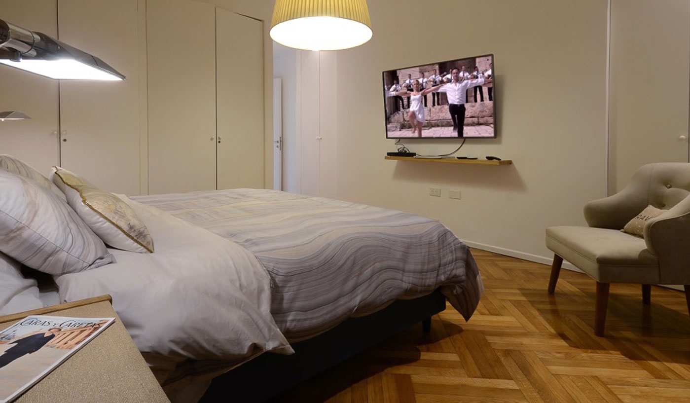 Elegant Two Bedroom Apartment in Classy Recoleta