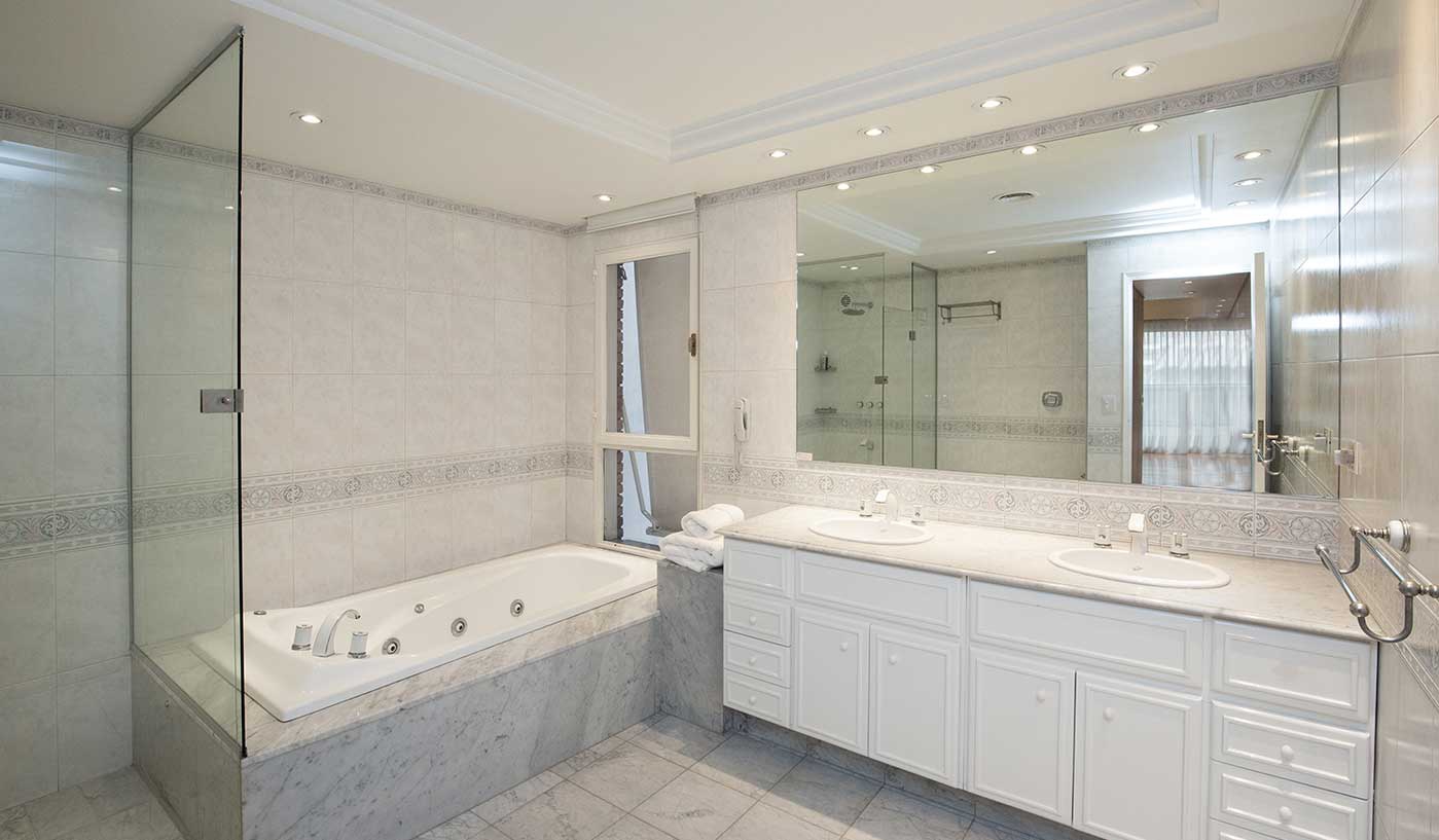 Luxury Three Bedroom Apartment in Exclusive Recoleta Location