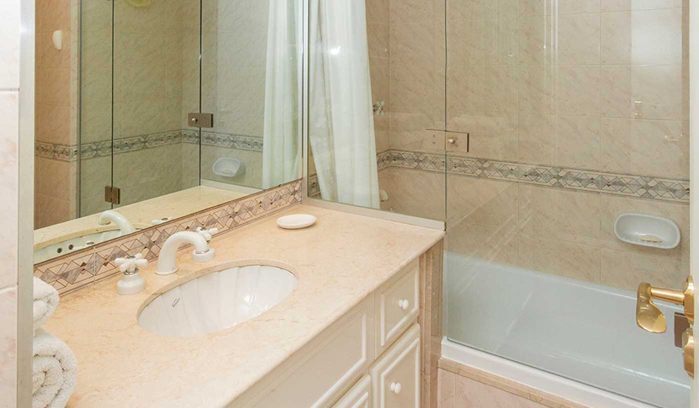 Luxury Three Bedroom Apartment in Exclusive Recoleta Location