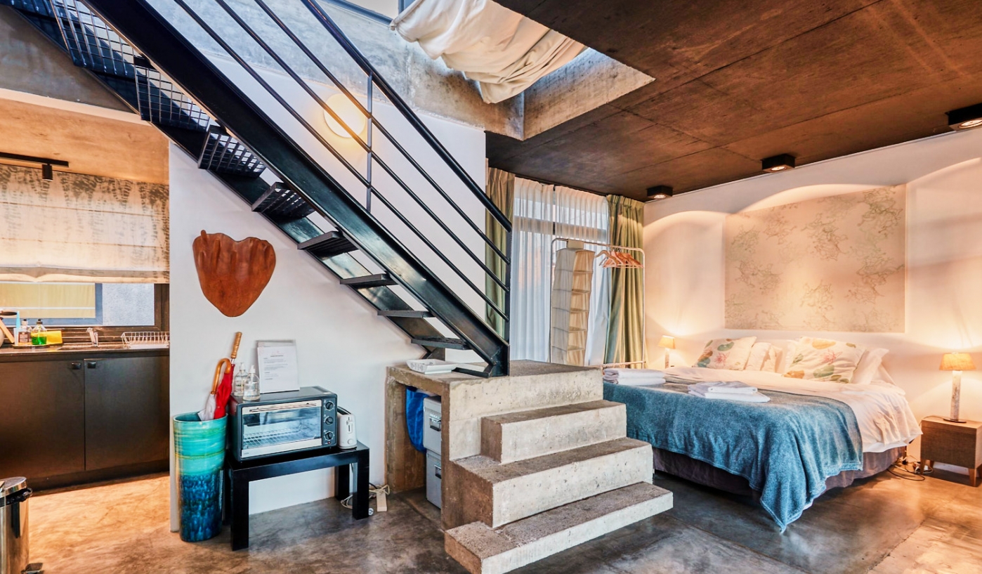 Amazing Two Storey Loft With Private Terrace, BBQ and Pool