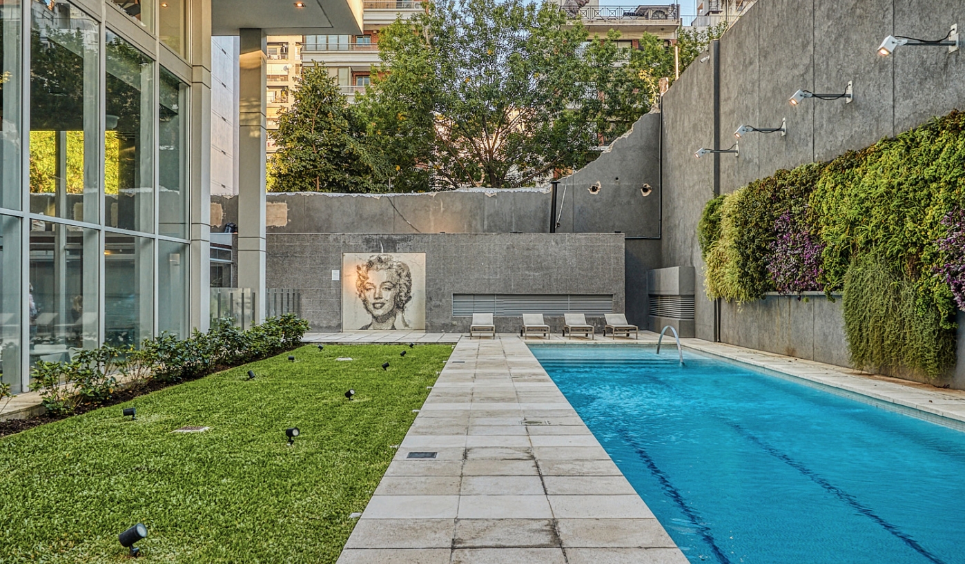 Spectacular One Bedroom Apartment in Luxury Building