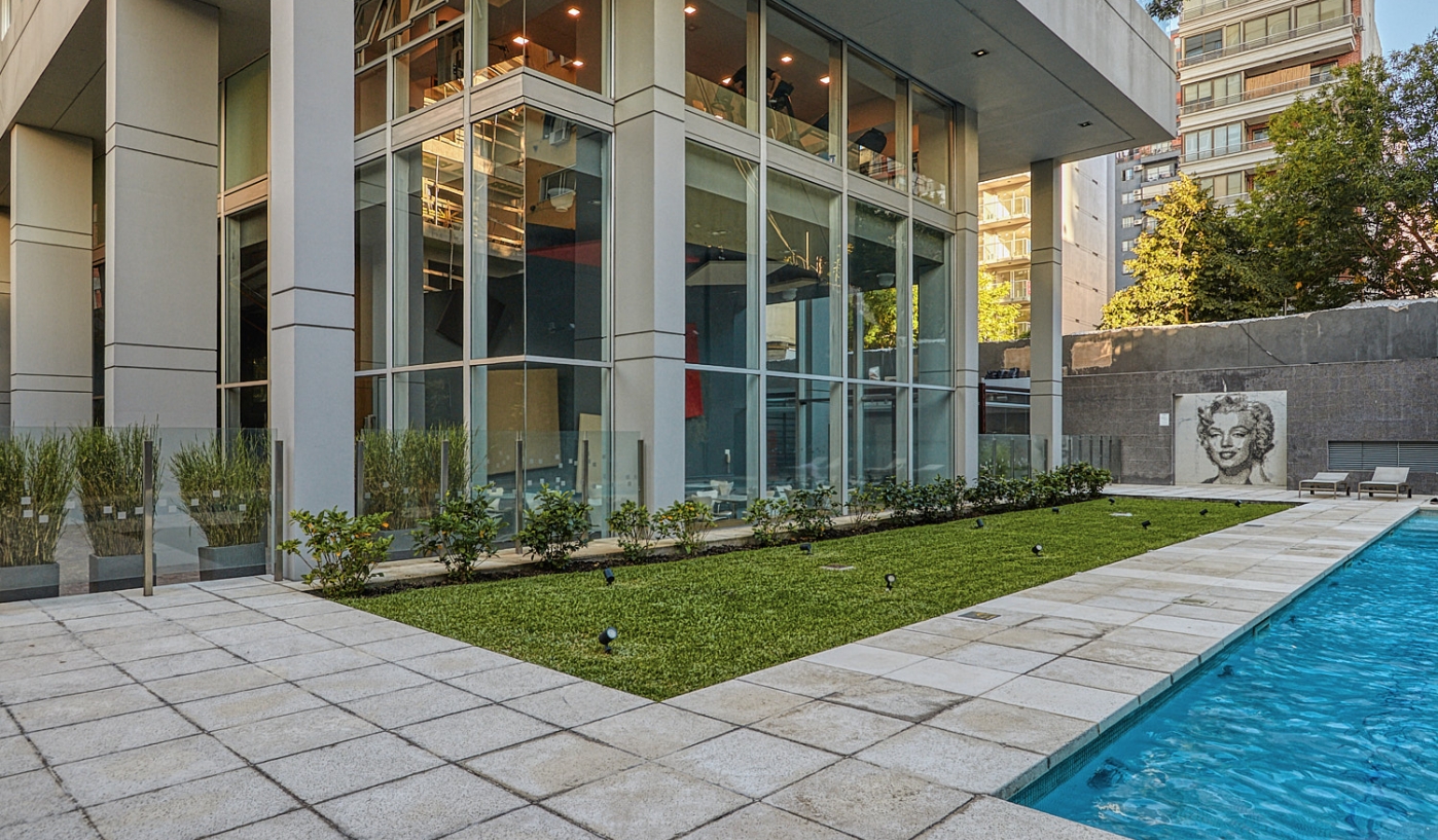 Spectacular One Bedroom Apartment in Luxury Building