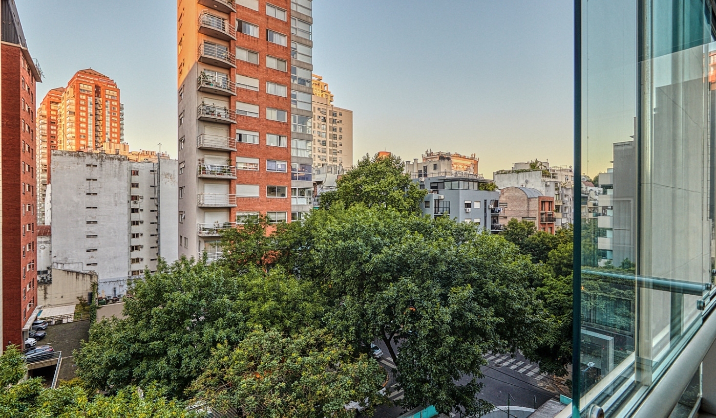 Spectacular One Bedroom Apartment in Luxury Building