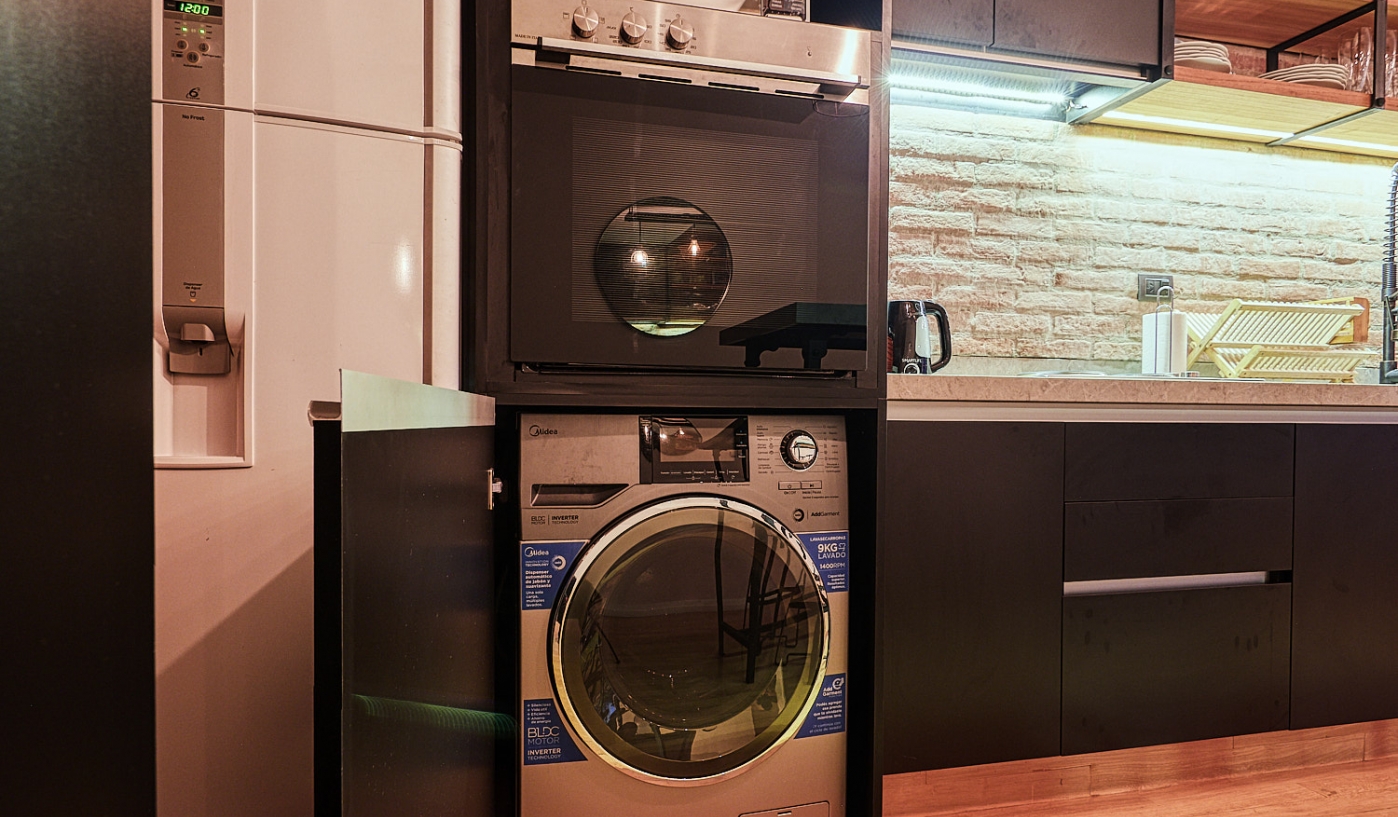 Spectacular One Bedroom Apartment in Luxury Building