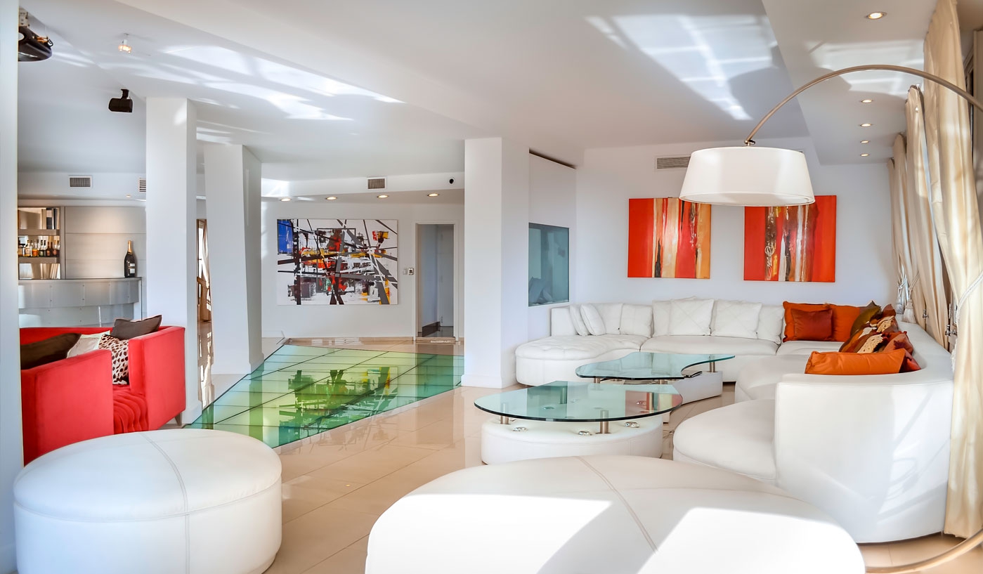 Superb Apartment in Iconic Building with Panoramic Views