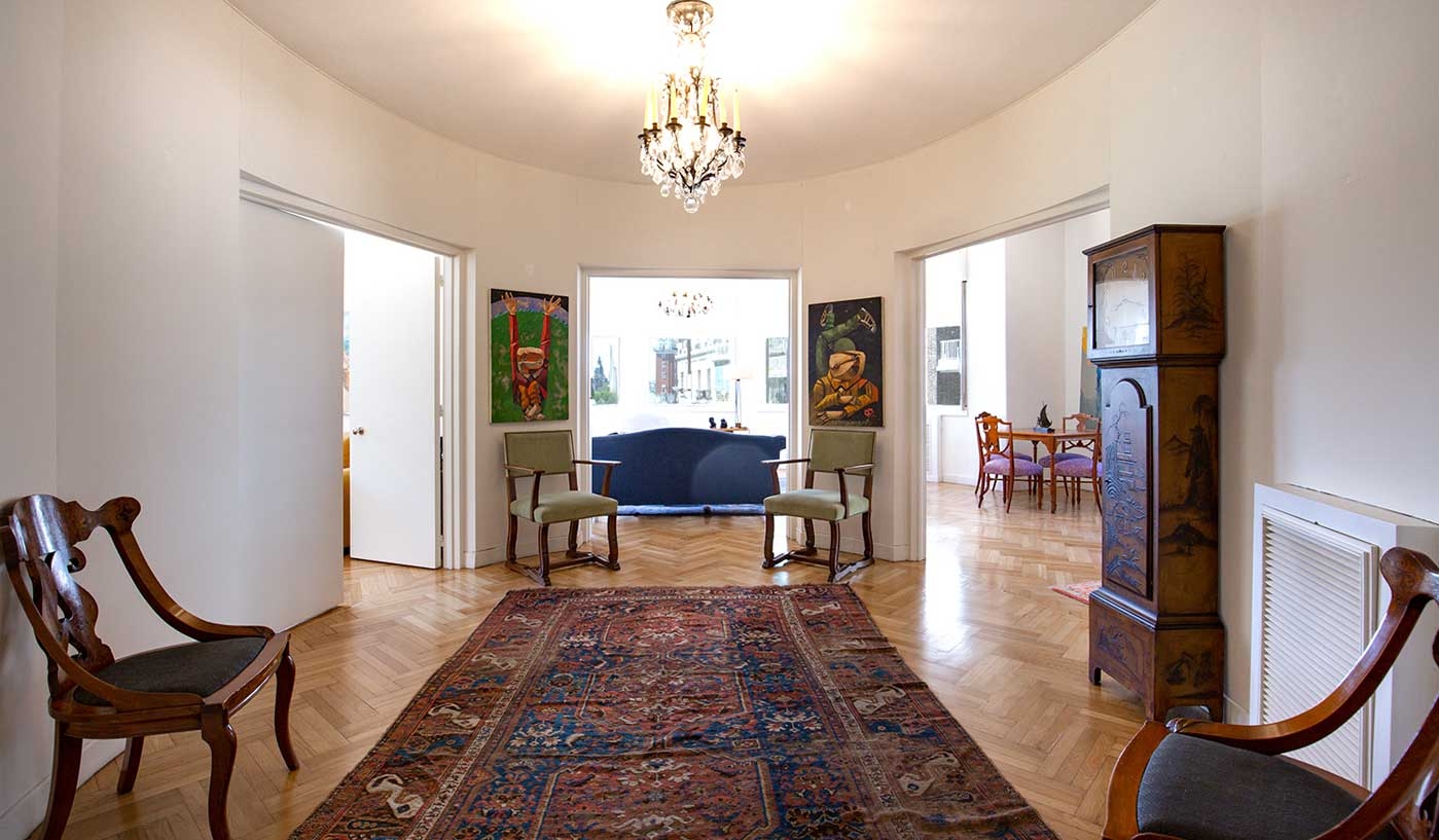 Amazing Four Bedroom Apartment in Iconic Building