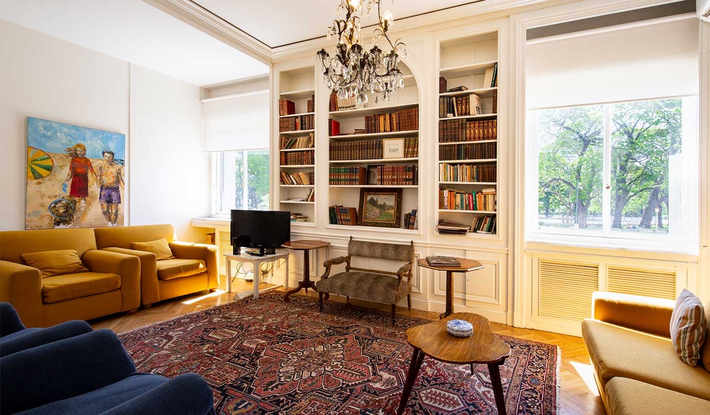 Amazing Four Bedroom Apartment in Iconic Building