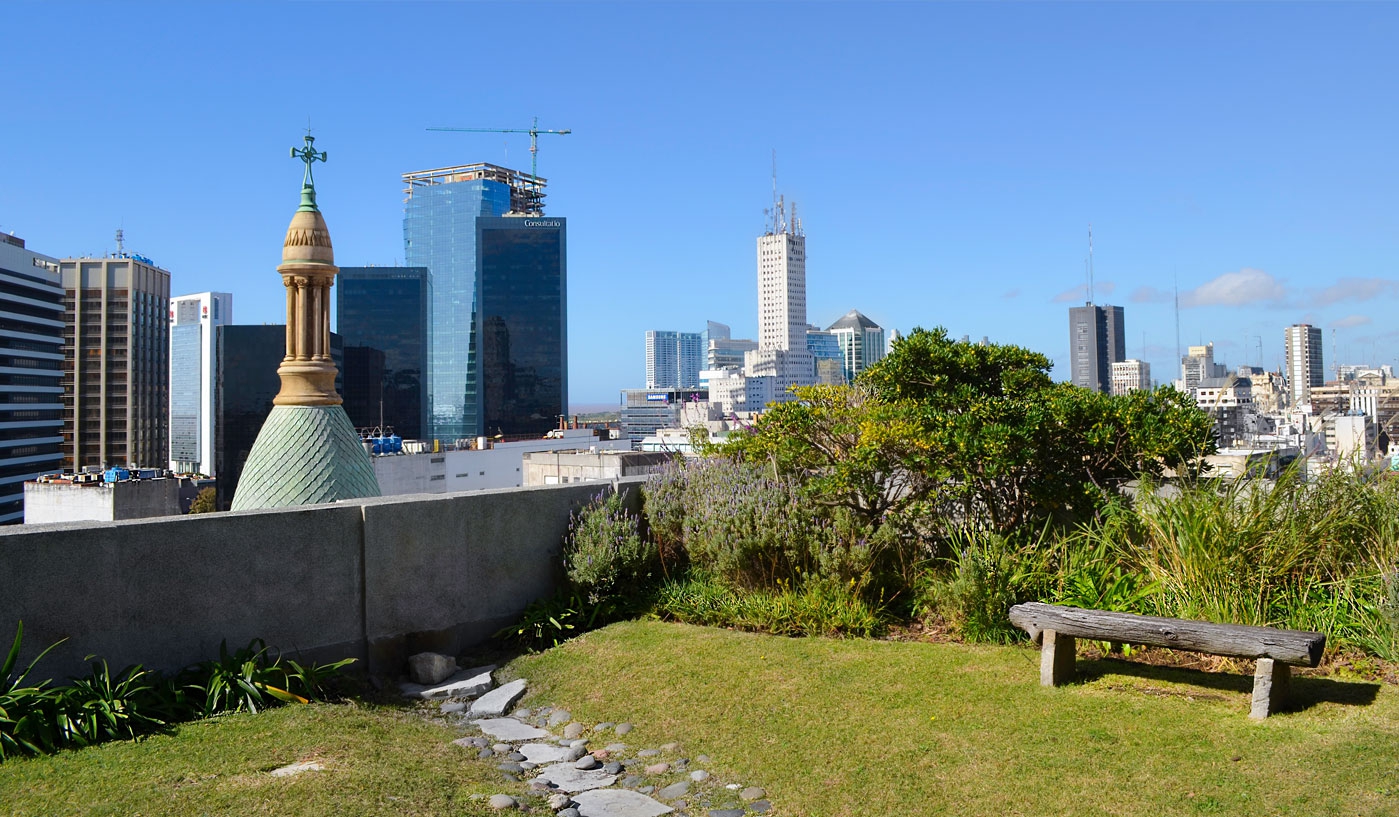 Superb Apartment in Iconic Building with Panoramic Views