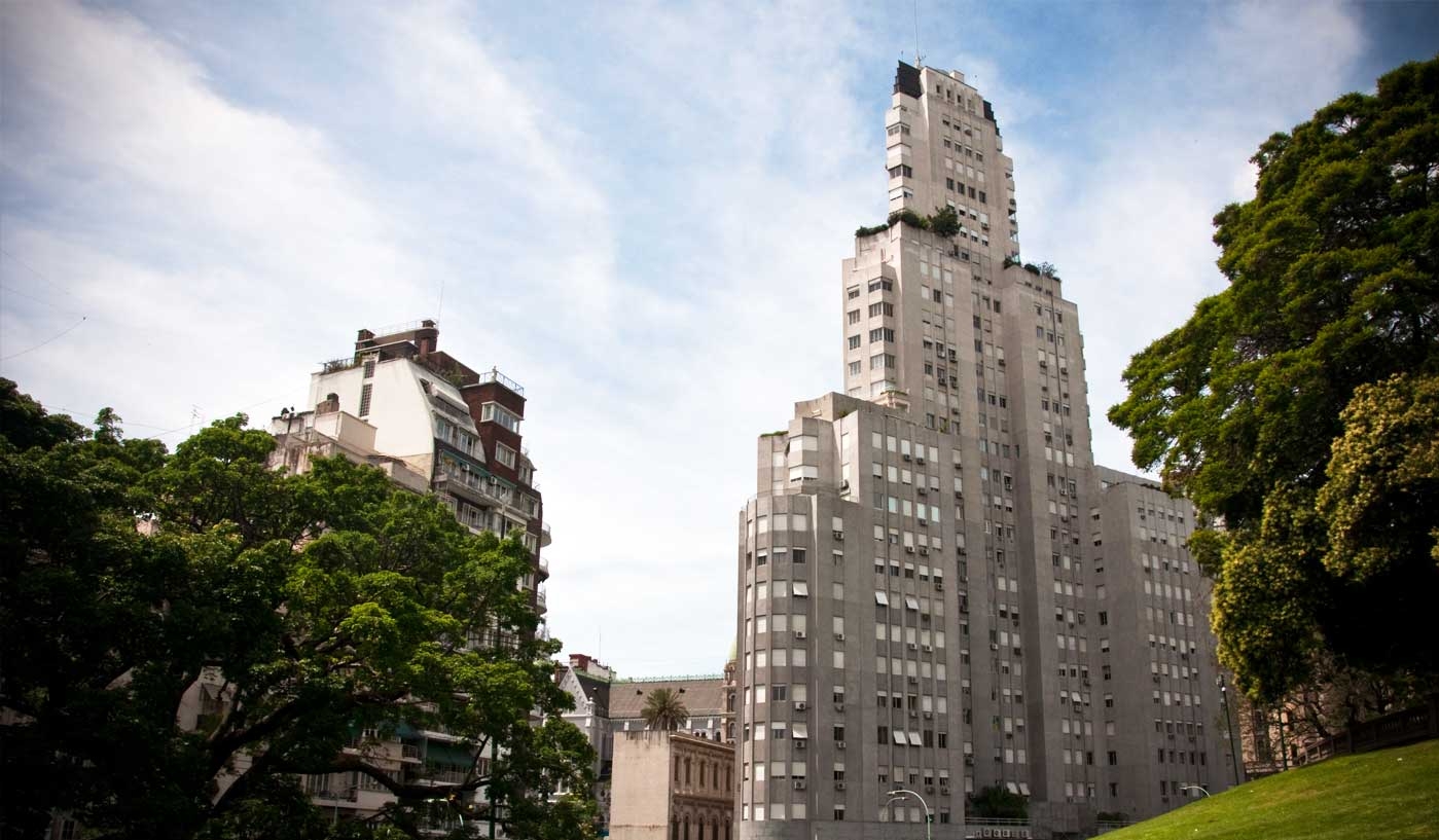 Amazing Four Bedroom Apartment in Iconic Building