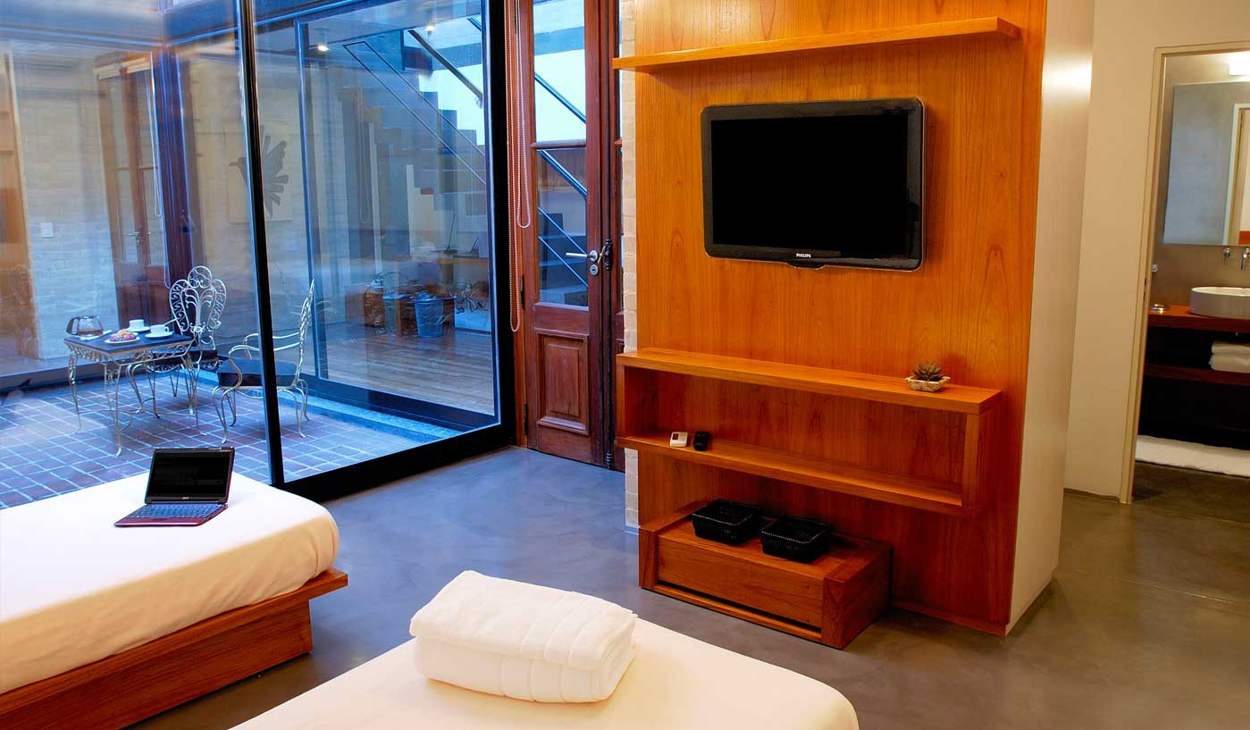 Stylish Two Bedroom House with Private Rooftop Pool and Sundeck