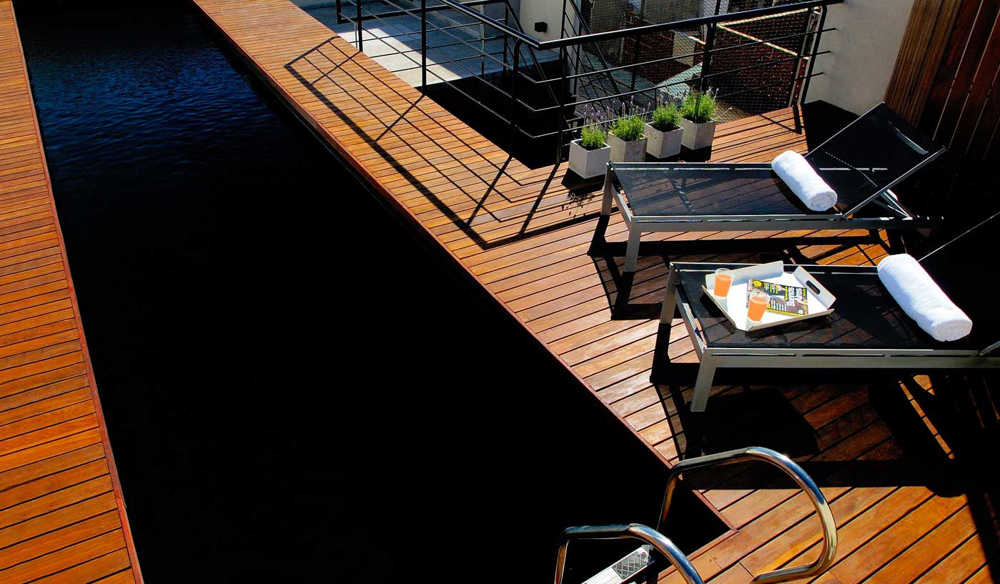 Stylish Two Bedroom House with Private Rooftop Pool and Sundeck