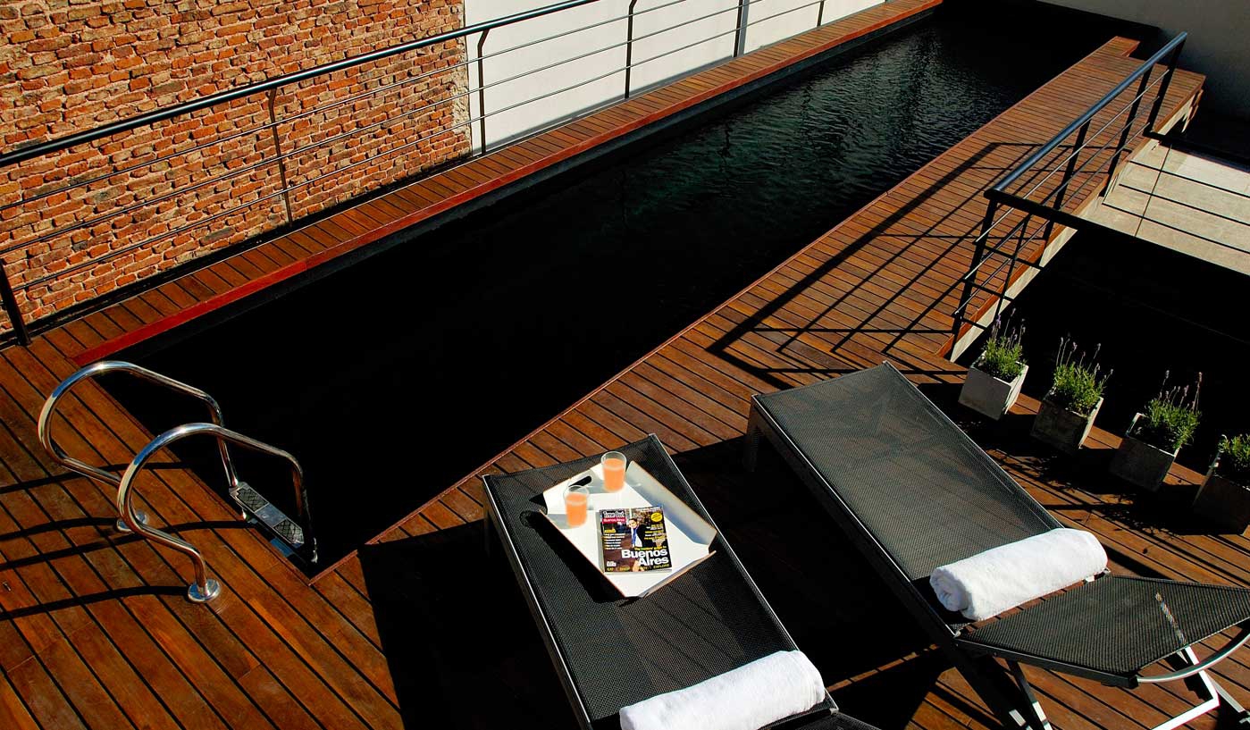 Stylish Two Bedroom House with Private Rooftop Pool and Sundeck