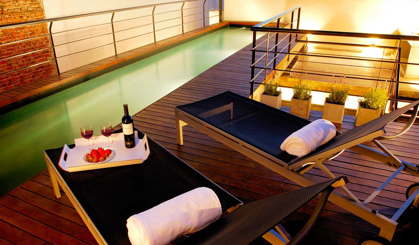 Stylish Two Bedroom House with Private Rooftop Pool and Sundeck