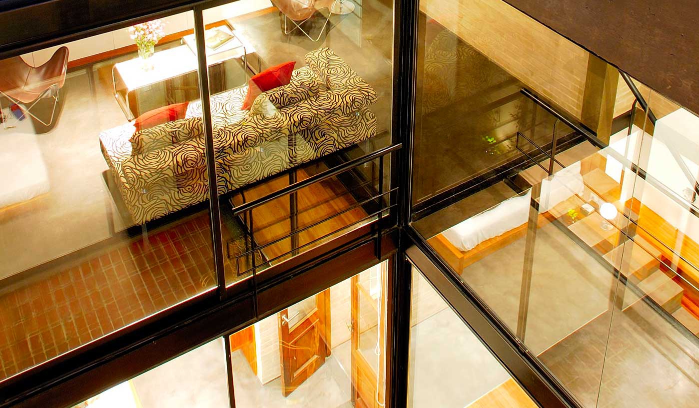 Stylish Two Bedroom House with Private Rooftop Pool and Sundeck