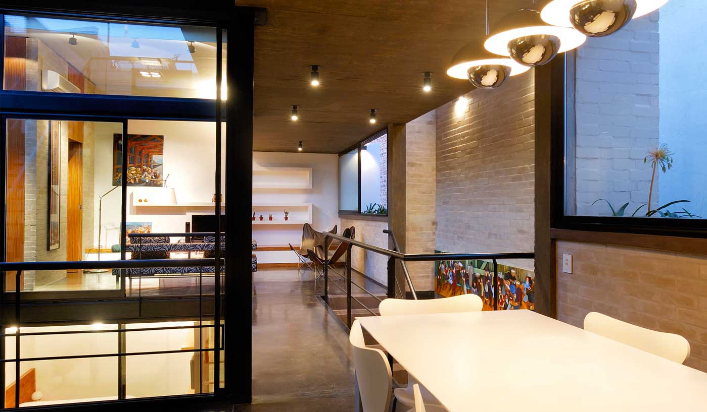 Stylish Two Bedroom House with Private Rooftop Pool and Sundeck