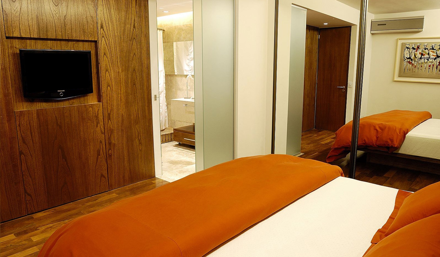 Individual Two Bedroom Two Storey Apartment in Superb Recoleta Location