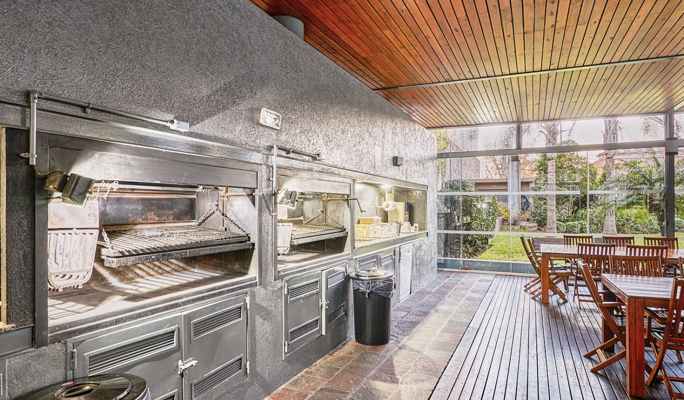 Top Fully Remodeled Two Bedroom Apartment with Pool, Gym and Great Views