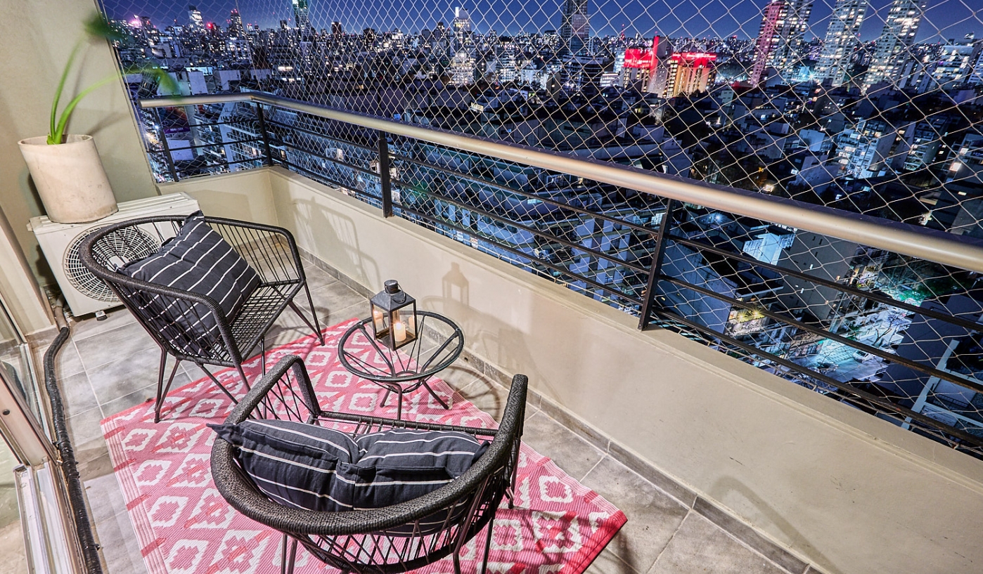 Top Fully Remodeled Two Bedroom Apartment with Pool, Gym and Great Views