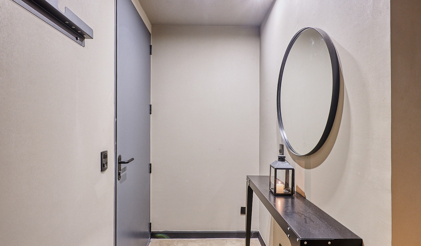 Top Fully Remodeled Two Bedroom Apartment with Pool, Gym and Great Views