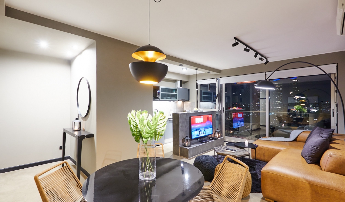 Top Fully Remodeled Two Bedroom Apartment with Pool, Gym and Great Views