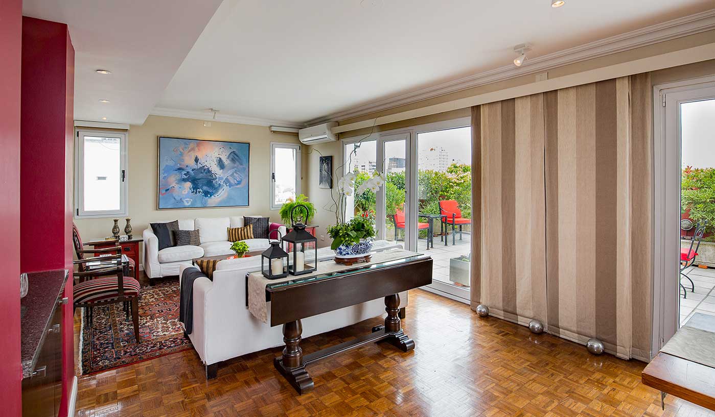 Impressive Three Bedroom Penthouse with BBQ in Prime Recoleta Location