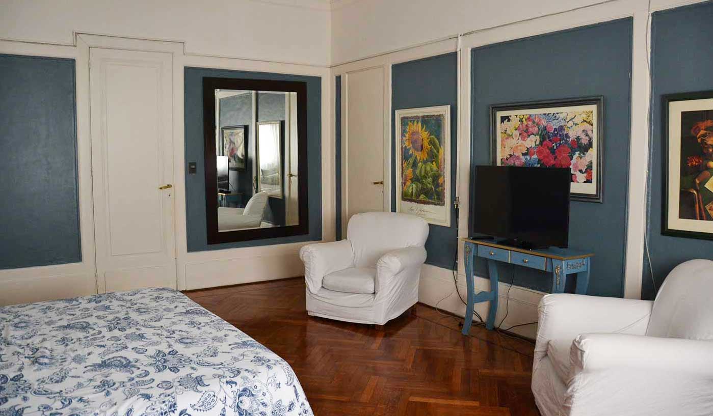 Grand Five Bedroom French Style Apartment in Central Recoleta
