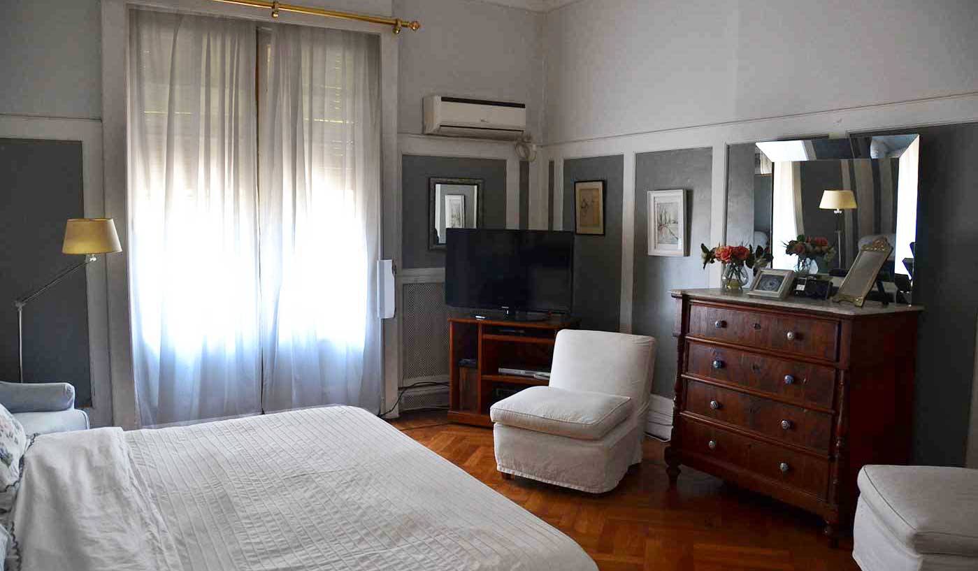 Grand Five Bedroom French Style Apartment in Central Recoleta