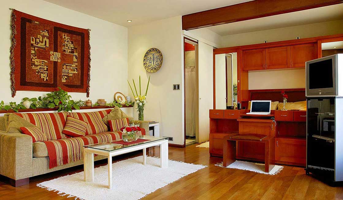 Spectacular 4 Bedroom Villa with Pool, Courtyard and BBQ in Palermo Soho