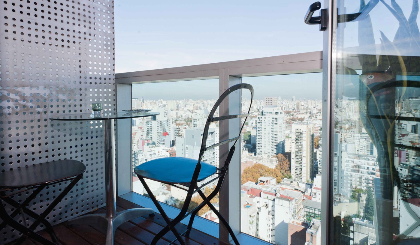 Spacious One Bedroom Penthouse Loft in Five Star Building