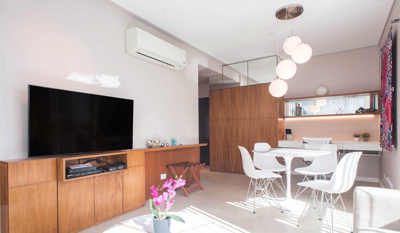 Airy One Bedroom Apartment in Five Star Building