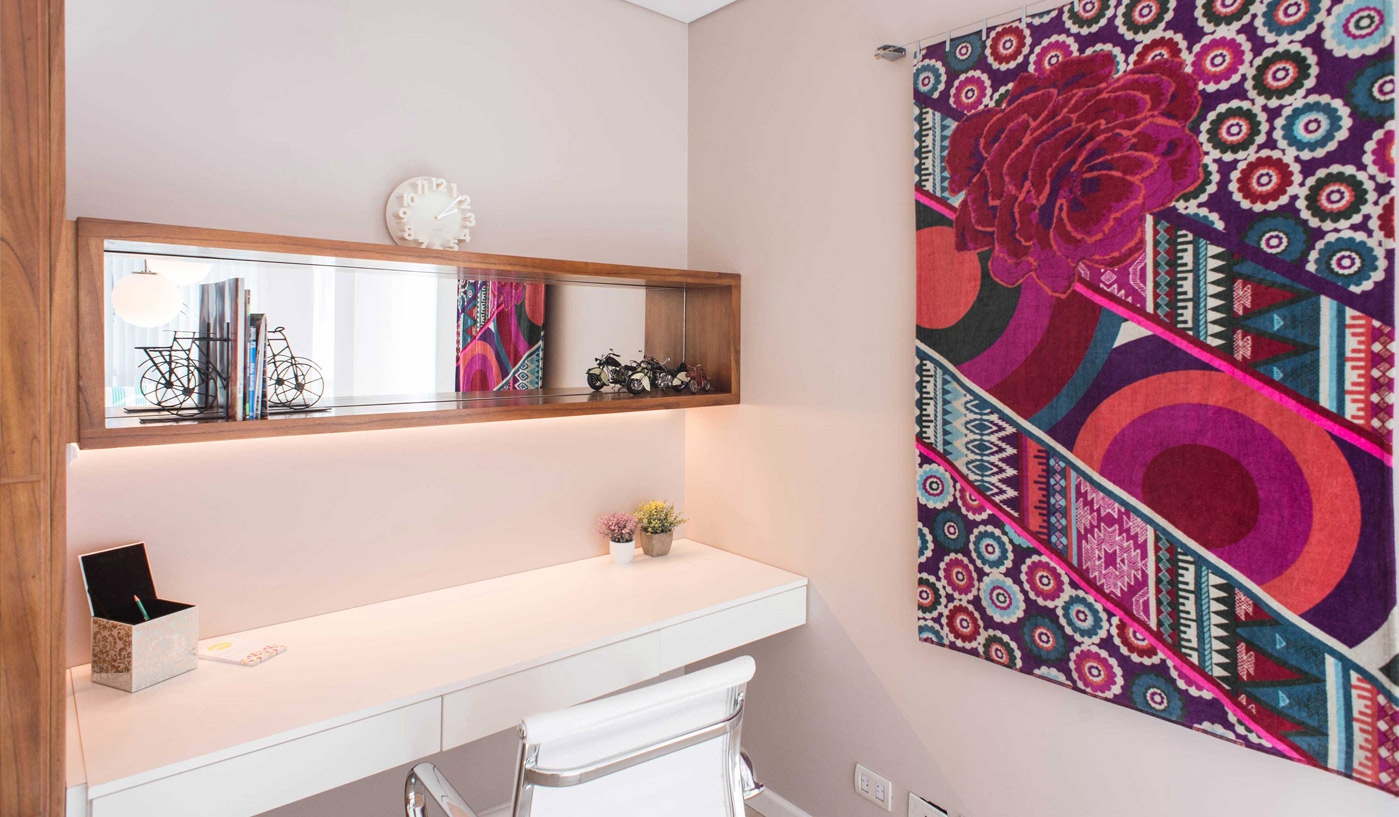 Airy One Bedroom Apartment in Five Star Building