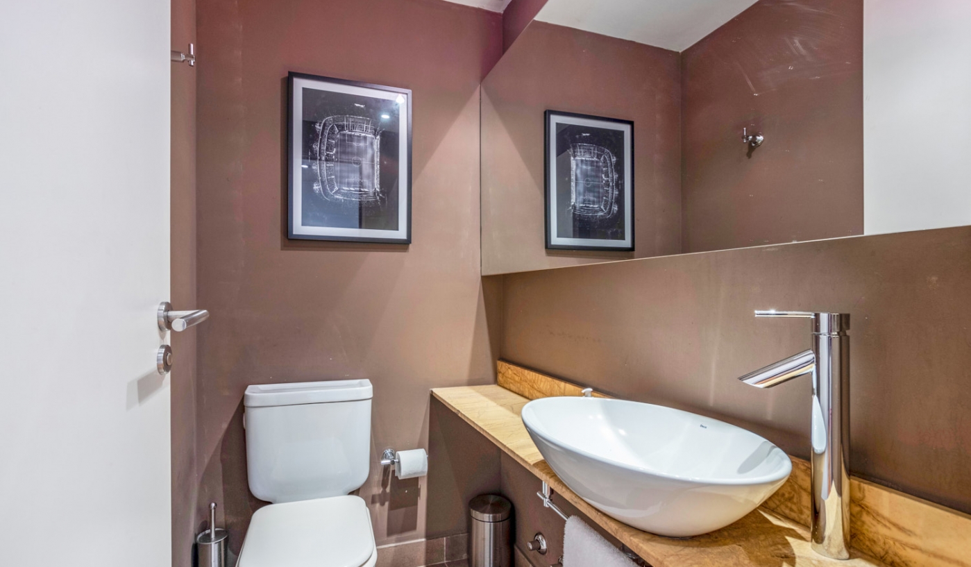 Trendy Two Bedroom Apartment in Top Apartment Complex