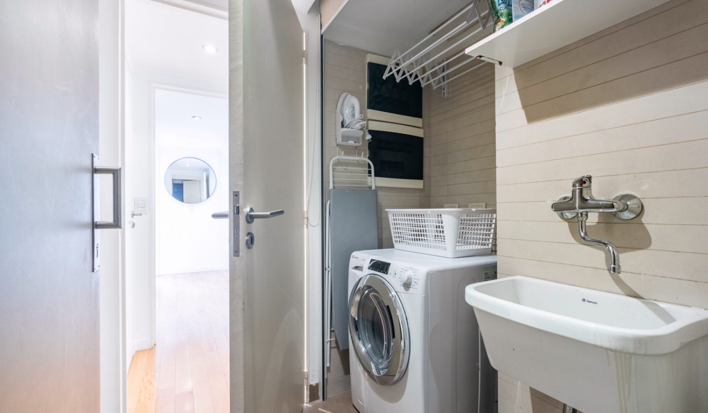 Trendy Two Bedroom Apartment in Top Apartment Complex