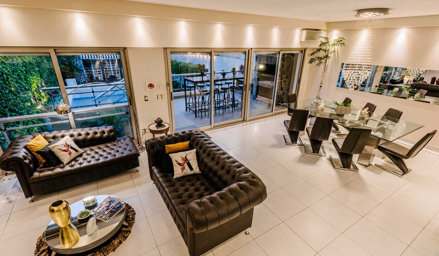 Impressive 6 Bedroom House with Private Garden, Pool and Game Room