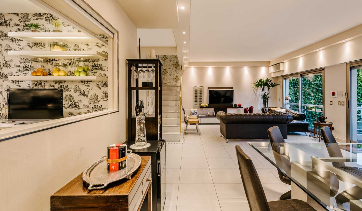 Impressive 6 Bedroom House with Private Garden, Pool and Game Room