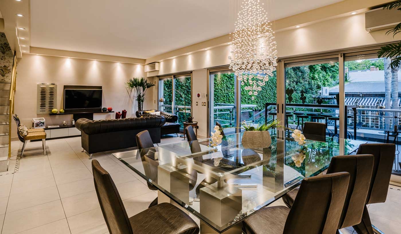 Impressive 6 Bedroom House with Private Garden, Pool and Game Room