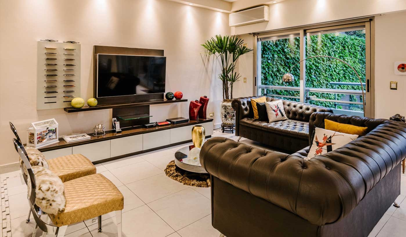 Impressive 6 Bedroom House with Private Garden, Pool and Game Room