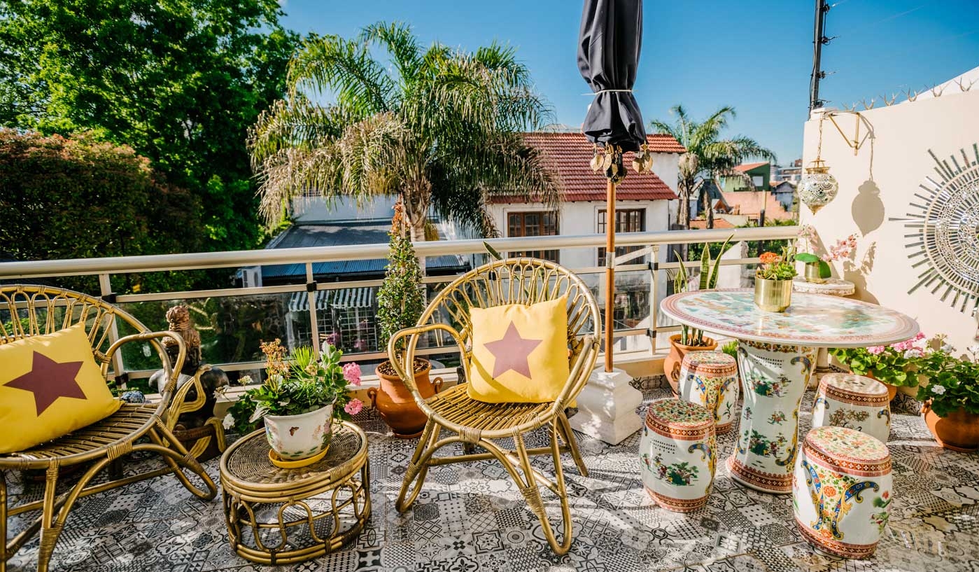 Impressive 6 Bedroom House with Private Garden, Pool and Game Room