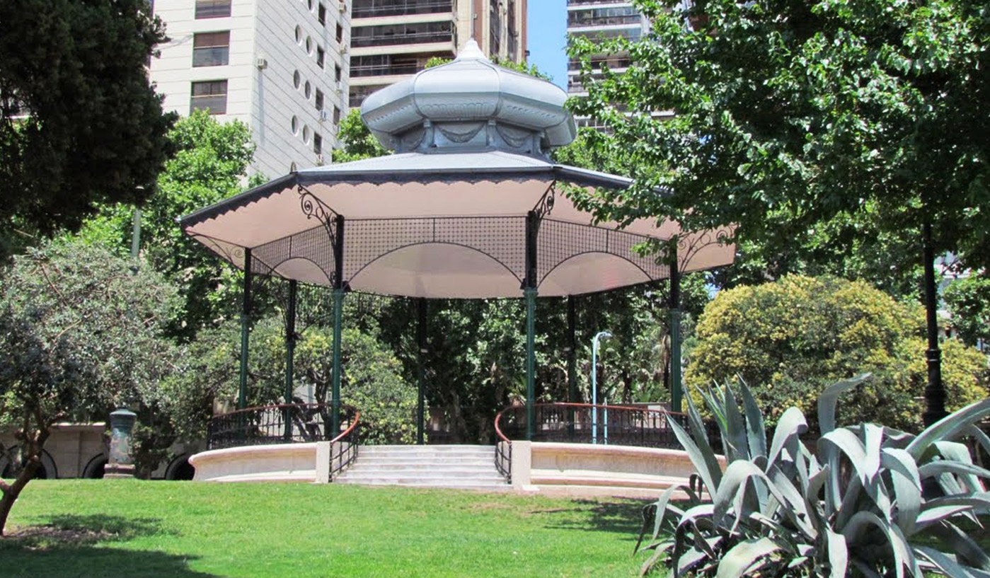 With its residential feel, it is filled with grand 19th-century homes lining wide, leafy avenues.