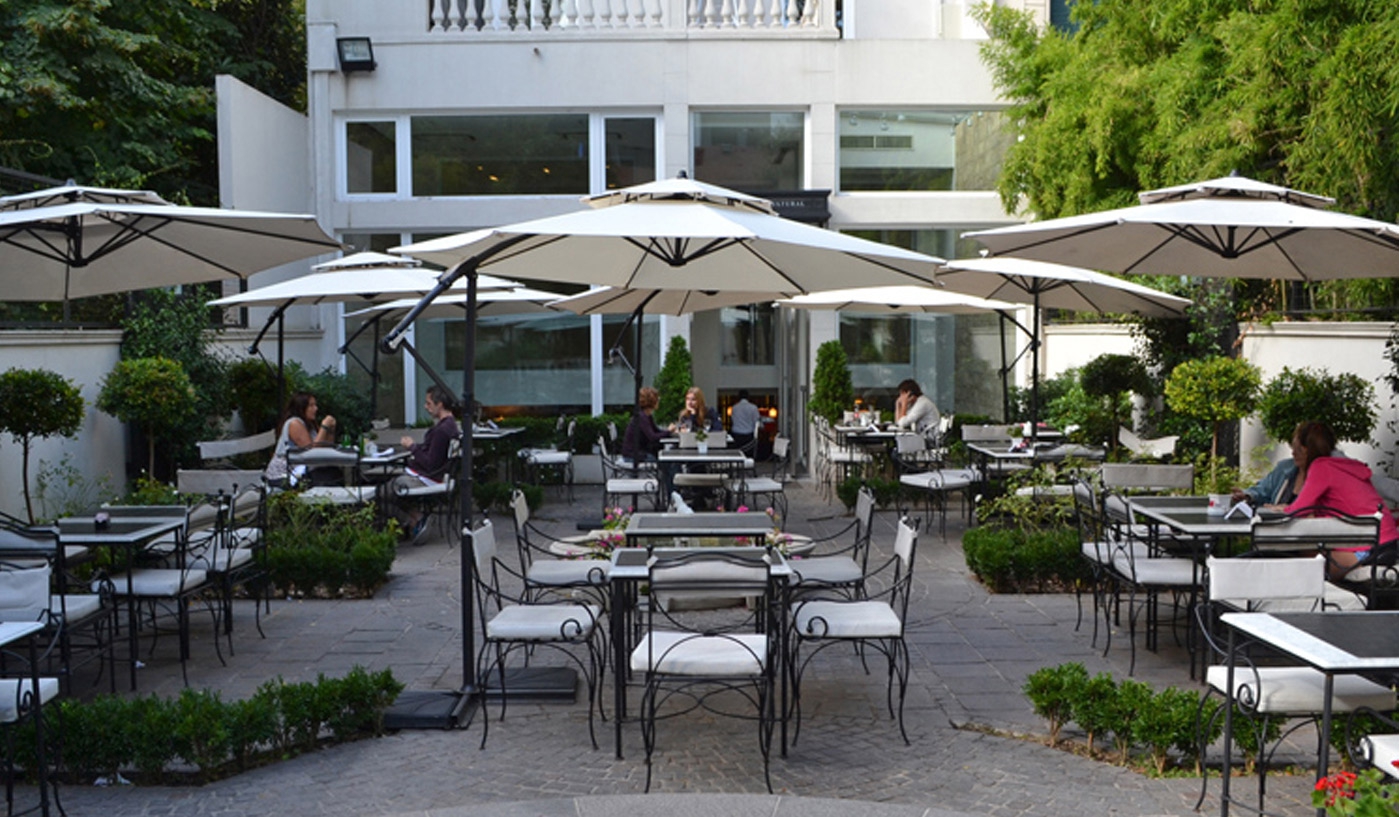 With its residential feel, it is filled with grand 19th-century homes lining wide, leafy avenues.