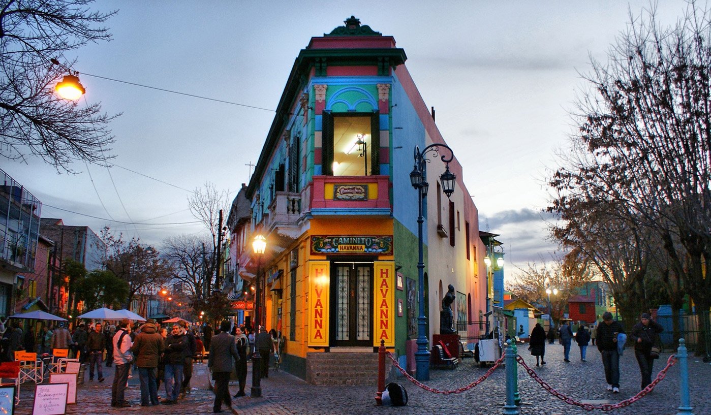 Contrasting architectural styles, historic places and cultural, gastronomical and commercial experiences